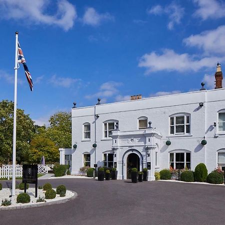 Worldhotels Distinctive Woughton House Hotel Milton Keynes Esterno foto