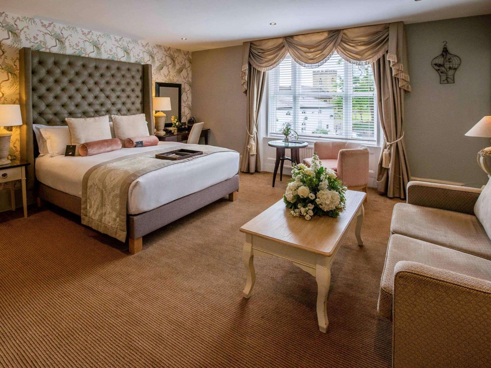 Worldhotels Distinctive Woughton House Hotel Milton Keynes Esterno foto