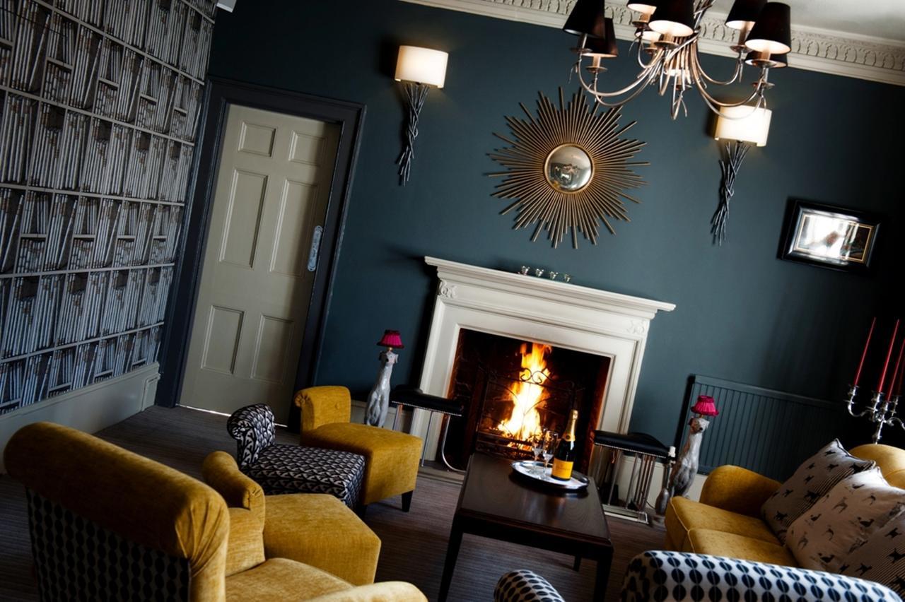 Worldhotels Distinctive Woughton House Hotel Milton Keynes Esterno foto