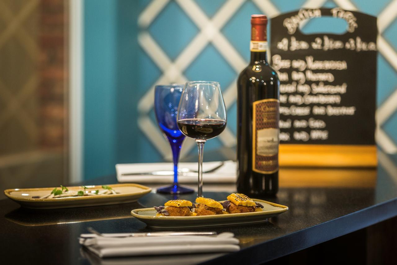 Worldhotels Distinctive Woughton House Hotel Milton Keynes Esterno foto