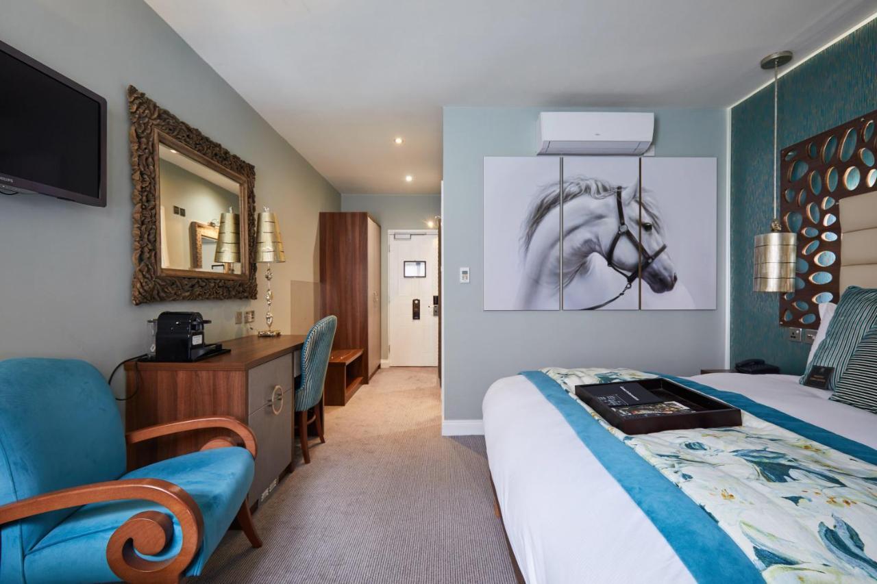 Worldhotels Distinctive Woughton House Hotel Milton Keynes Esterno foto