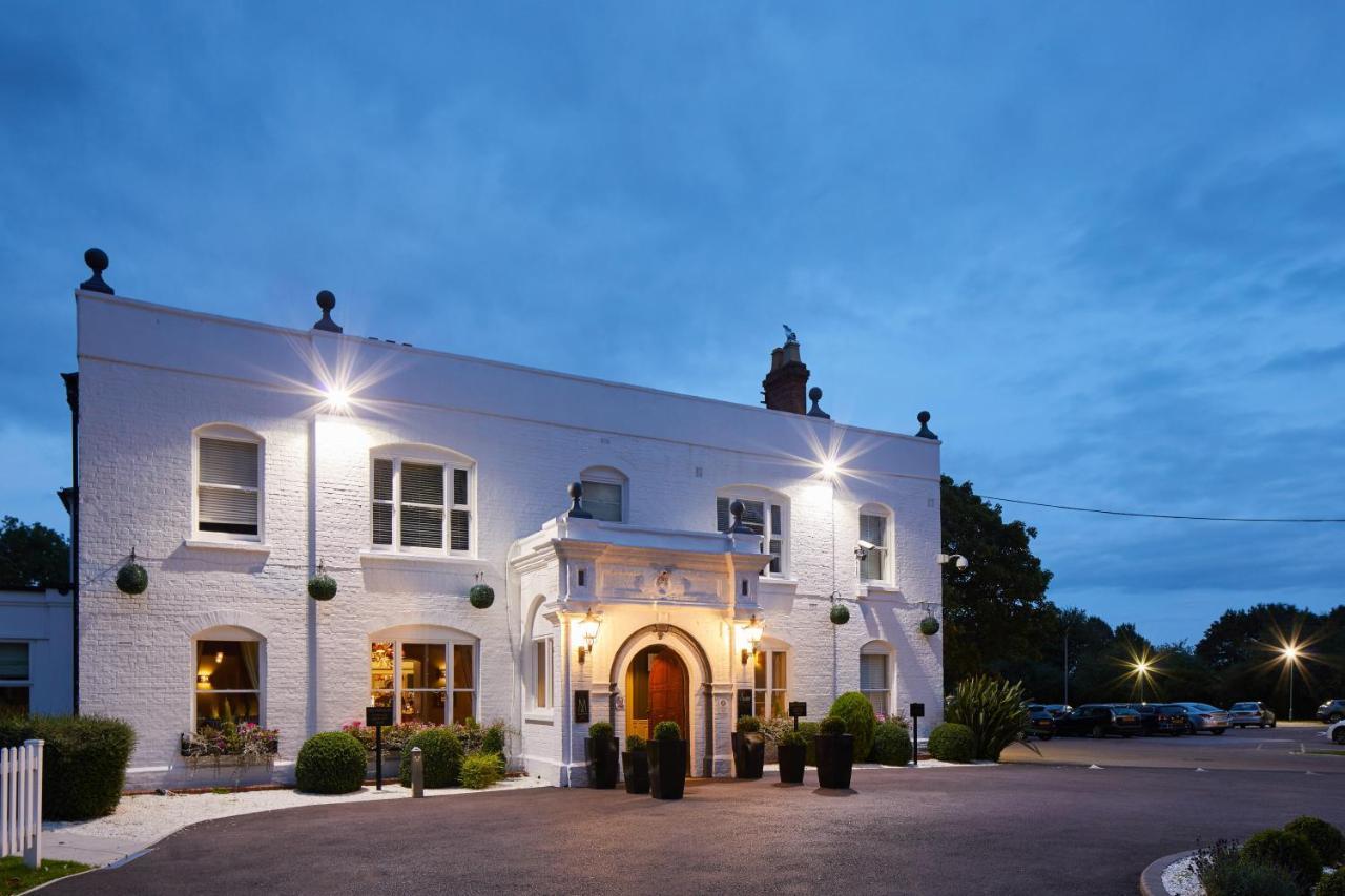 Worldhotels Distinctive Woughton House Hotel Milton Keynes Esterno foto