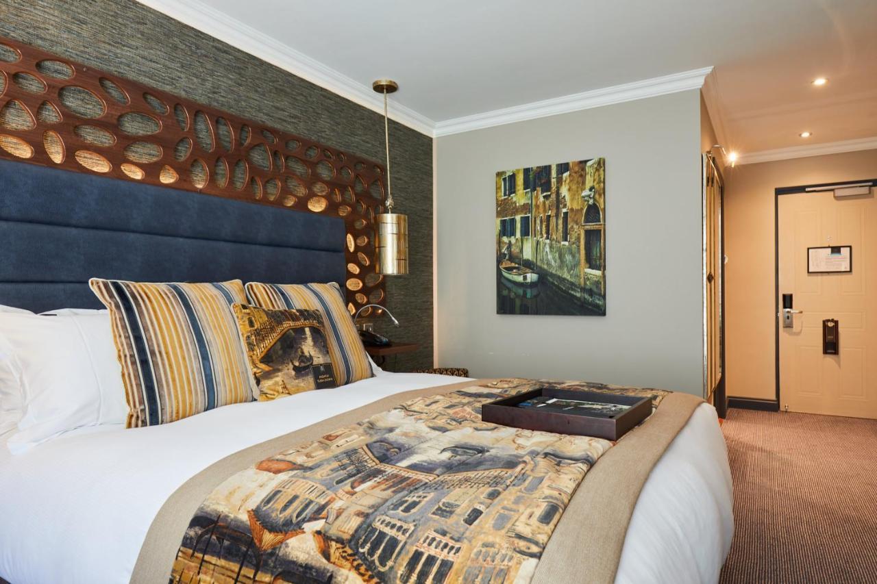 Worldhotels Distinctive Woughton House Hotel Milton Keynes Esterno foto