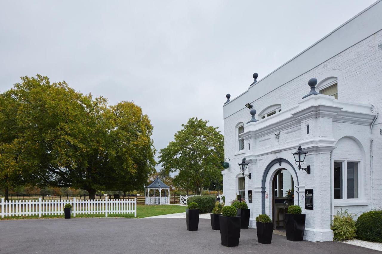 Worldhotels Distinctive Woughton House Hotel Milton Keynes Esterno foto