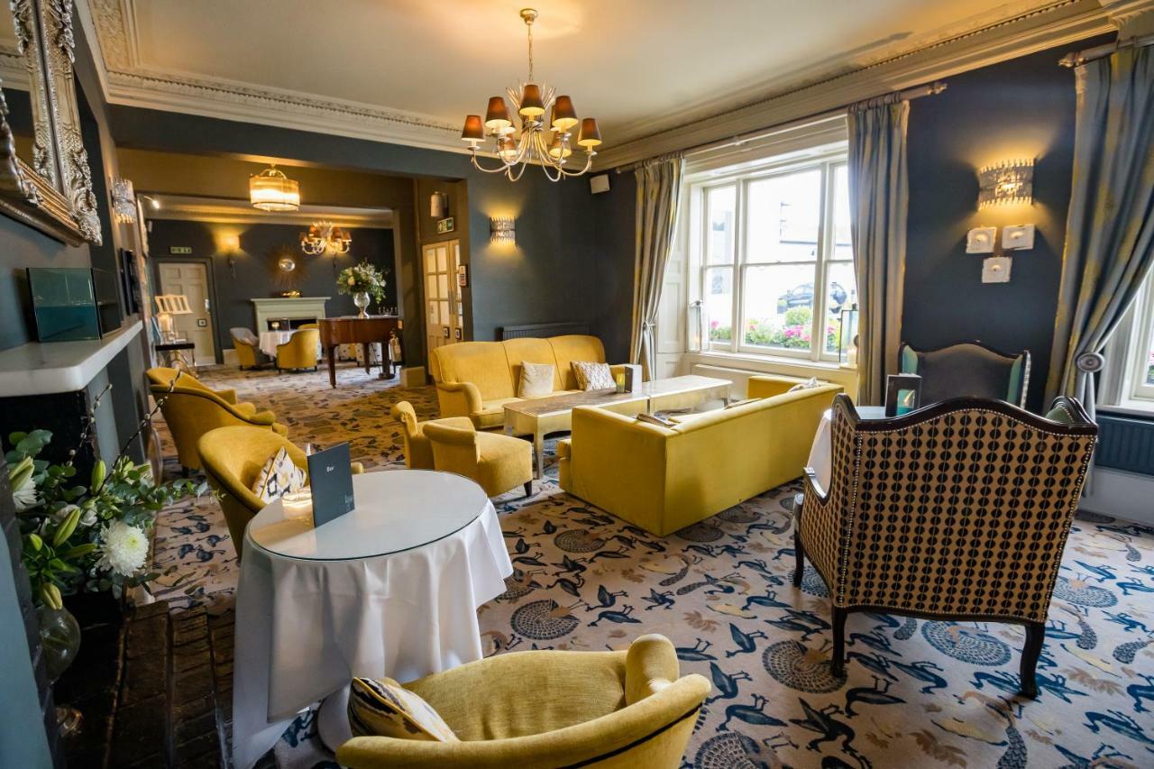 Worldhotels Distinctive Woughton House Hotel Milton Keynes Esterno foto