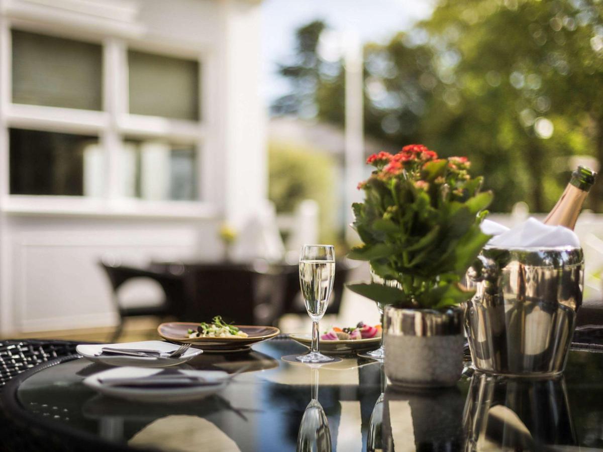 Worldhotels Distinctive Woughton House Hotel Milton Keynes Esterno foto