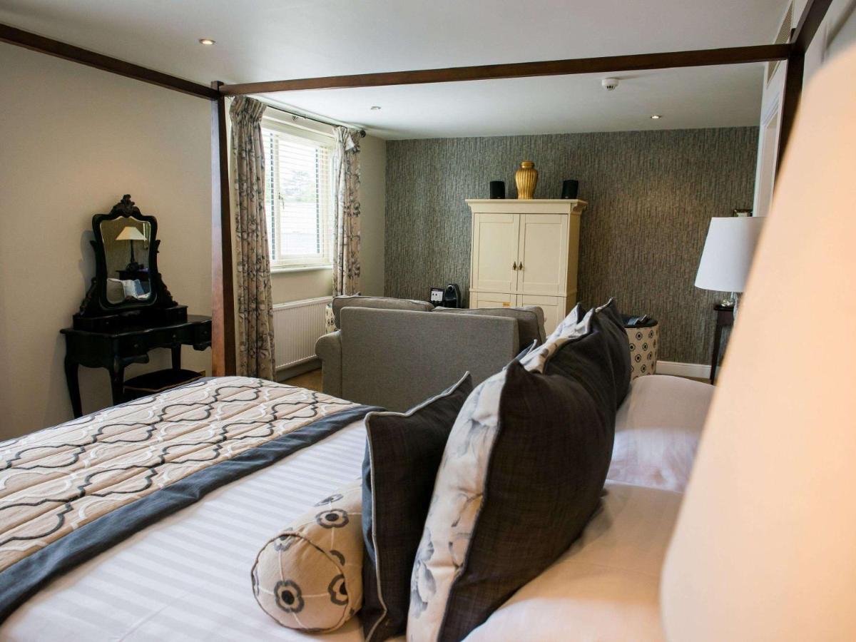 Worldhotels Distinctive Woughton House Hotel Milton Keynes Esterno foto