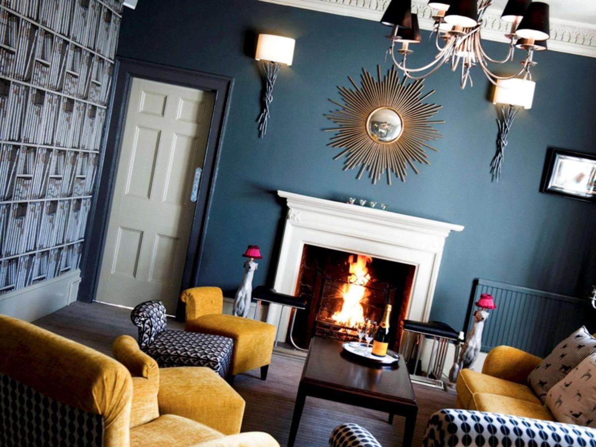 Worldhotels Distinctive Woughton House Hotel Milton Keynes Esterno foto