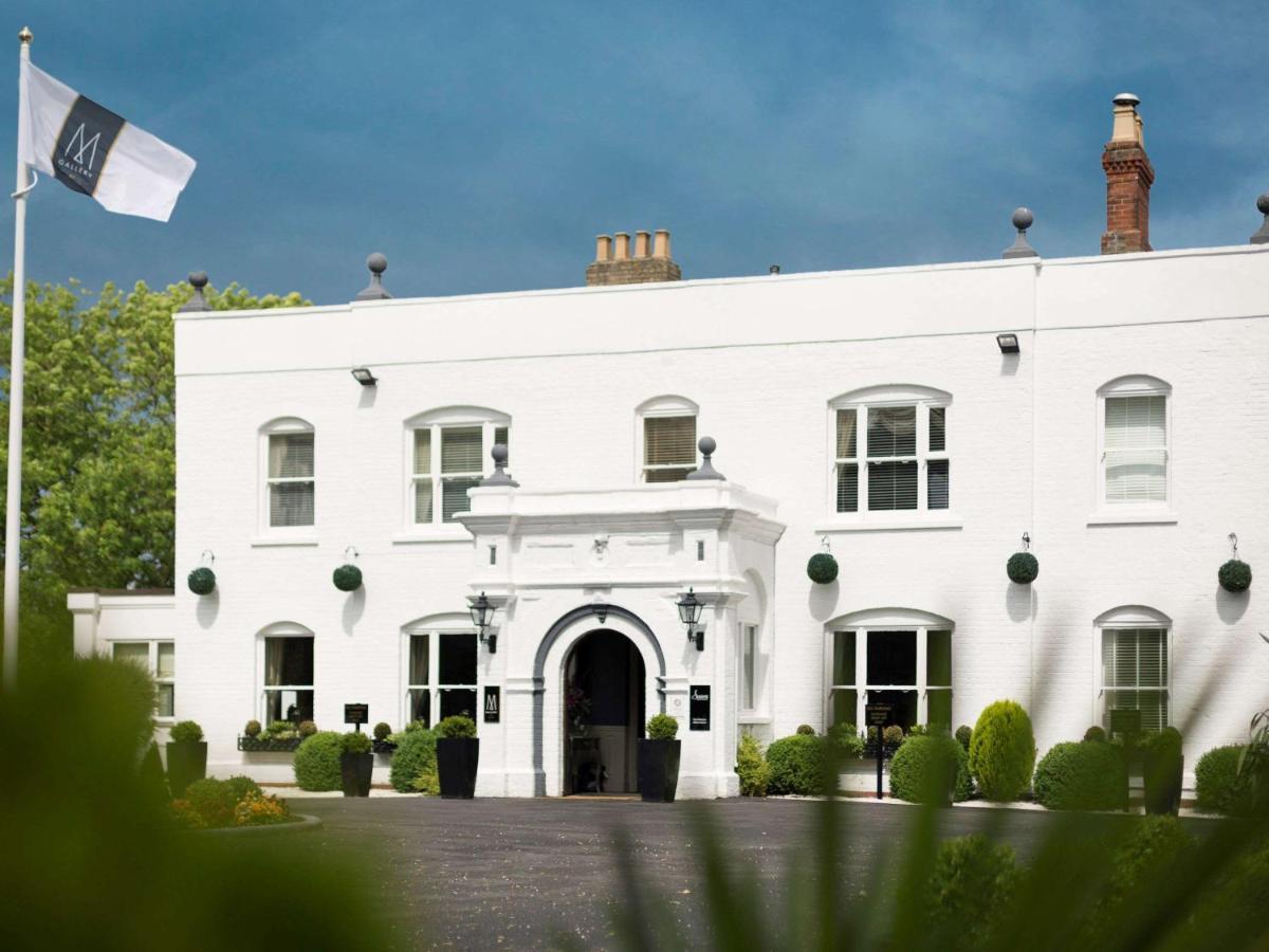Worldhotels Distinctive Woughton House Hotel Milton Keynes Esterno foto